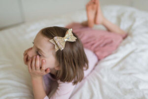 børne hårspænde guld sløjfe