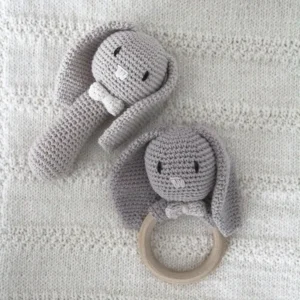 Hækleopskrift Kanin rangle og bidering fra Krea Deluxe