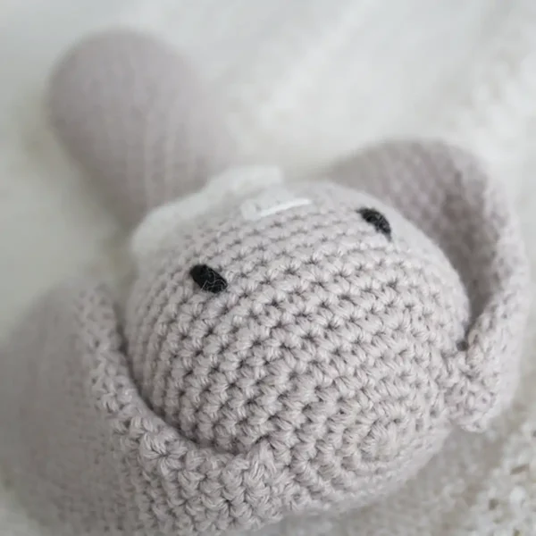 Hækleopskrift Kanin rangle og bidering fra Krea Deluxe