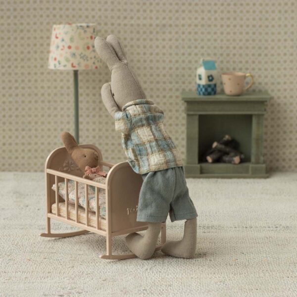 Maileg vugge til kaniner og mus rosa med sengetøj