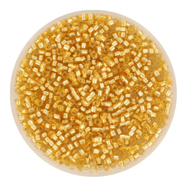 Miyuki Delica 11/0 Silverlined Gold – klare detaljer og smukke lysreflekser