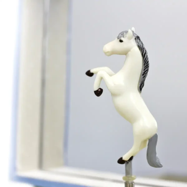 Smykkeskrin med musik til børn løbende heste fra Trousselier