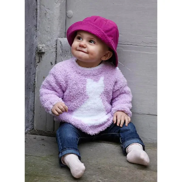 Strikkeopskrift på strikket babytrøje med kat fra Svarta Fåret