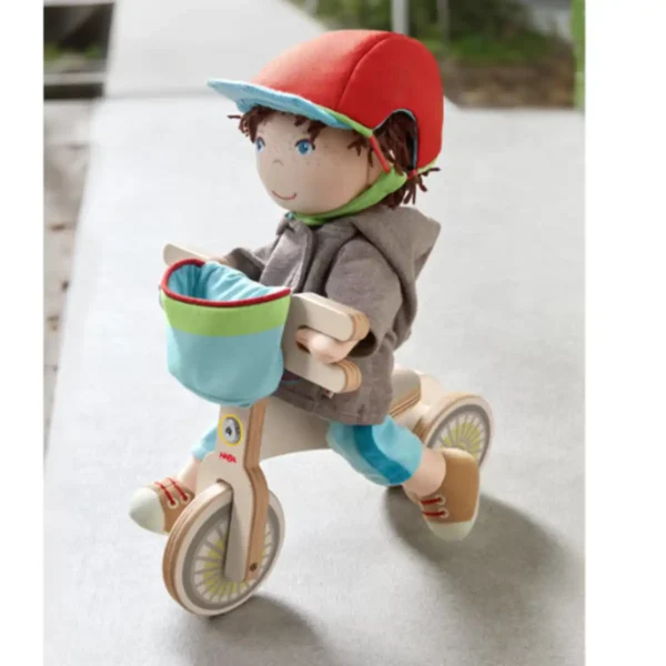 Drenge dukke Lian med balancecykel fra HABA – klar til sjov og eventyr