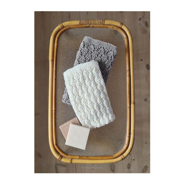 Strikkebog Retstrikkede hulmønstre af Karen Klarbæk og Vibeke Faurholt Jensen - En strikkebog for alle der elsker enkel strik