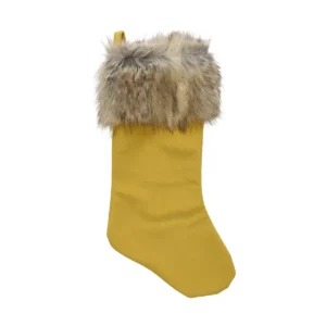 Nordisk julesok med navn i mustard velour med brun meleret langhåret pelskant – en hyggelig juletradition for hele familien